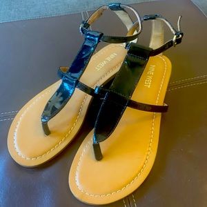 Nine West Black Patent Thong Sandals Size 5.5